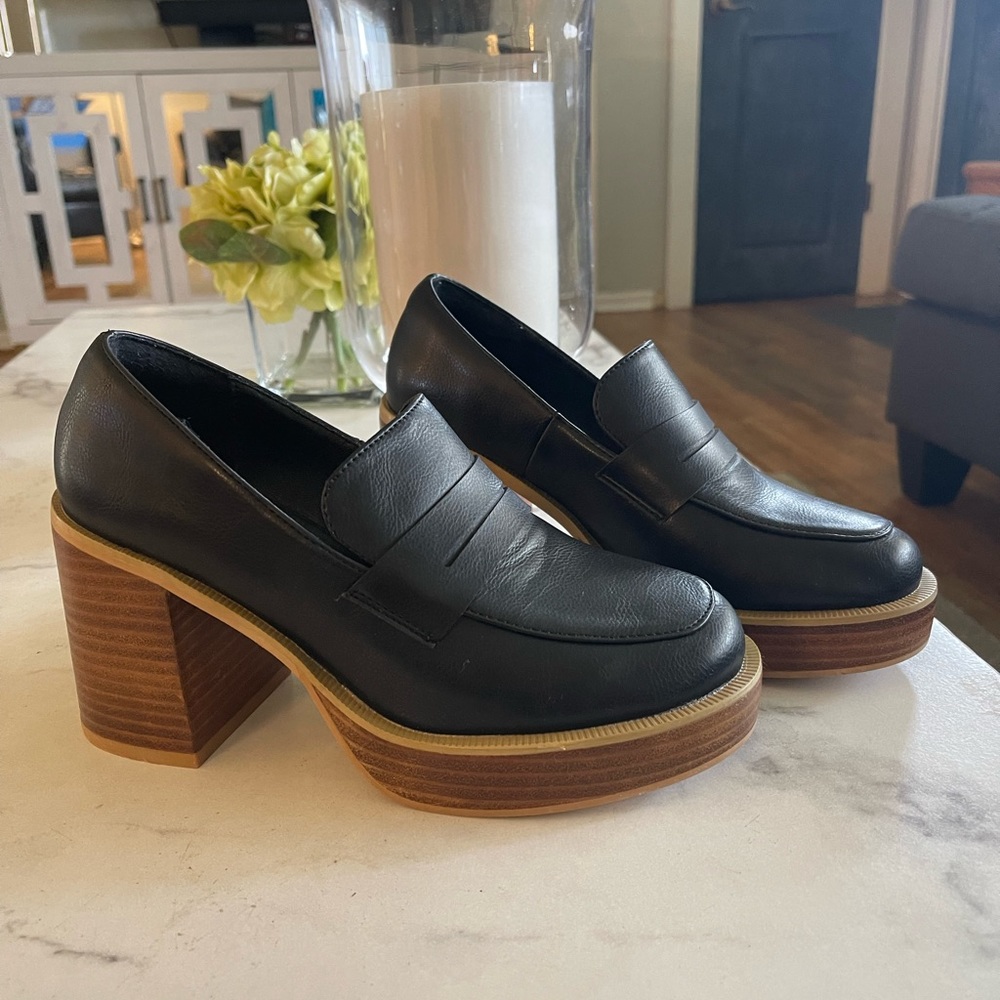Black Oasis Society The Hannah chunky wood heel loafers 3.75” heel, 1” platform